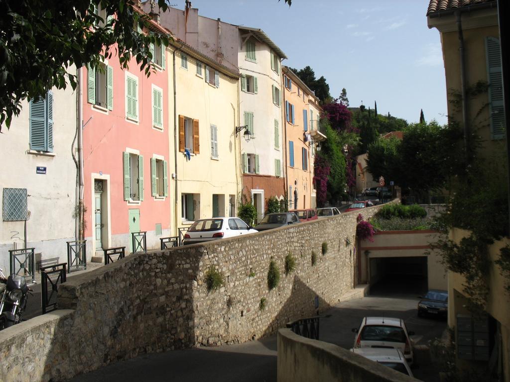 Le Barbacane Apartment *