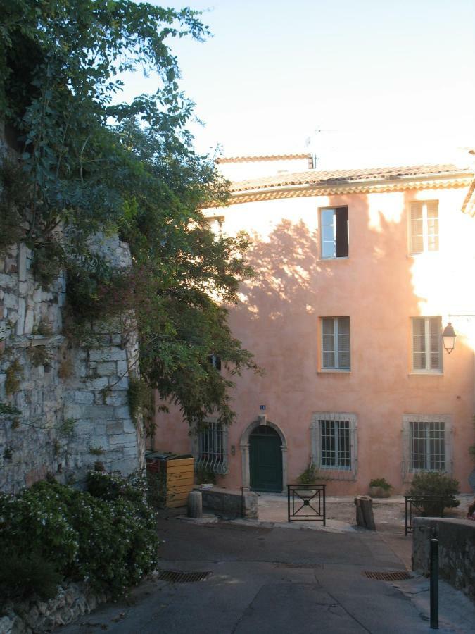 Le Barbacane * Hyeres